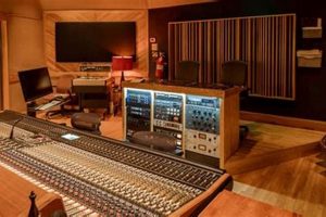Nashville's Record Hub: Studio-Filled Neighborhood Study Travel Abroad | Explore Educational Trips & Global Learning Opportunities Nashville's Record Hub: Studio-Filled Neighborhood | Study Travel Abroad | Explore Educational Trips & Global Learning Opportunities
