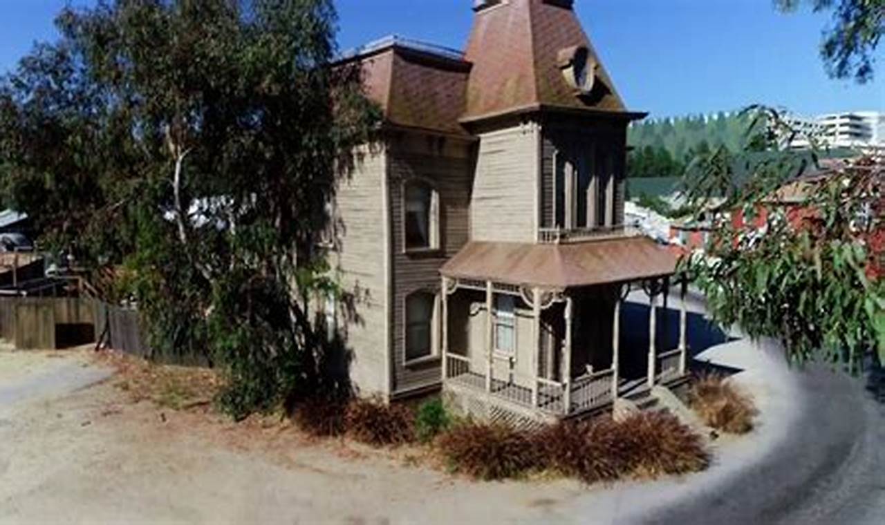 Visit Psycho's House: Universal Studios Icon  | Study Travel Abroad | Explore Educational Trips & Global Learning Opportunities
